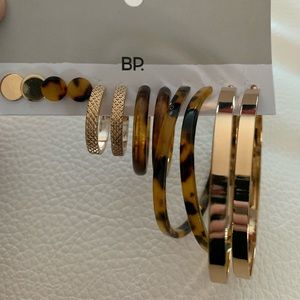 Gold and tortoise earring set!